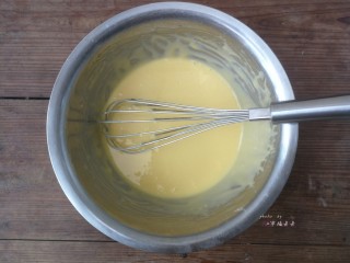 7、彩绘玫瑰蛋糕卷,拌匀即可