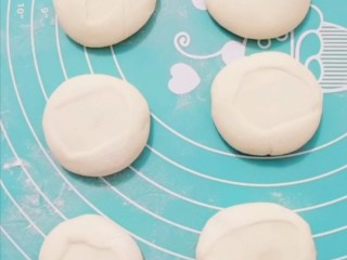 4、春饼卷土豆丝,均匀揪成大小剂子