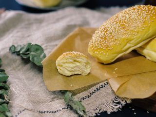 17、芝麻软面包,组织细腻。