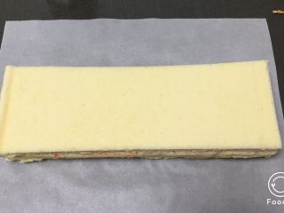 21、果酱奶酪蛋糕,另一片盖上。