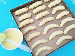 14、鸡蛋小布利,表面刷一层蛋液。