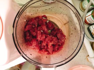 4、猪肉脯-零食、年货,装入辅食机打成肉泥。