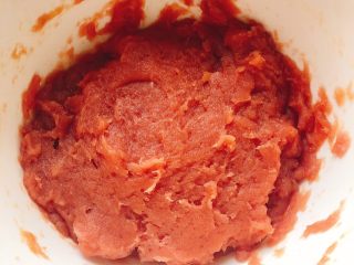 10、猪肉脯-零食、年货,将肉泥与调料搅拌均匀，腌制1小时。