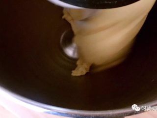 2、香葱芝士肉松包,揉出手套膜