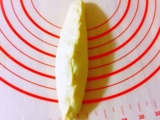 8、香葱芝士肉松包,包住捏紧