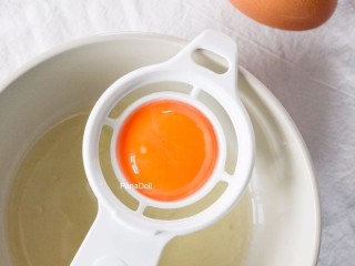 1、自制哈根达斯冰淇淋,蛋黄蛋清分离