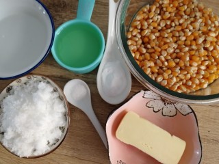 1、焦糖爆米花,所需食材。
