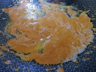 13、焦糖爆米花,加小苏打，给糖浆增加些气体，口感会更酥脆。