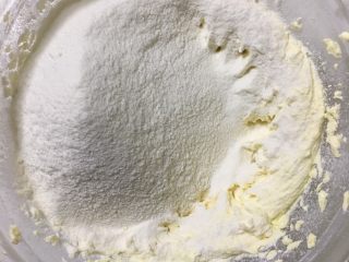 3、宝宝零食系列～玉米酥,再将低筋面粉过筛到黄油中