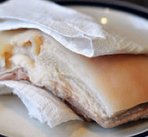 2、广式脆皮烧肉,然后晾干或者用厨房纸巾拭干水分