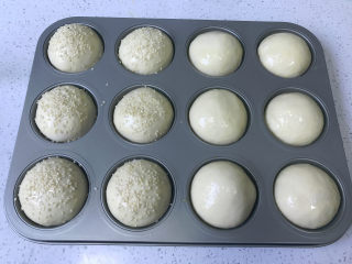 11、12连汉堡小面包,喜欢芝麻的可以撒上点芝麻。