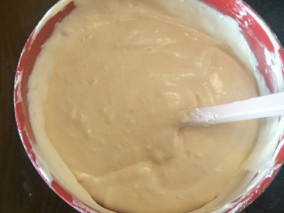 9、奶油生日蛋糕（无需抹面）,面糊变得很细腻。