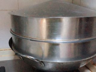 19、菠菜鸡蛋糕,旺火蒸30分钟。