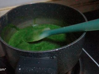 23、菠菜鸡蛋糕,小火煮制粘稠。
