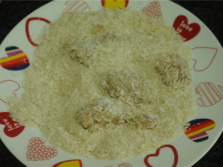 10、鸡米花,最后裹一层面包糠