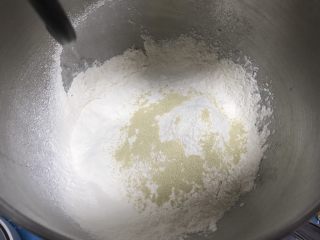 6、葡萄干早餐小面包,加入干酵母