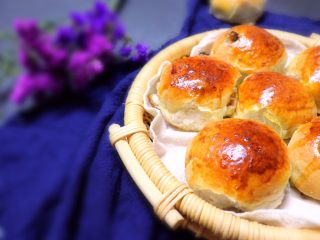 16、葡萄干早餐小面包,出炉了