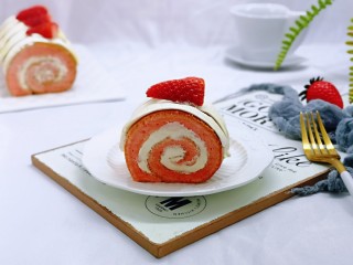 21、红丝绒草莓奶油蛋糕卷～下午茶必备甜品,下午茶必备甜品，好吃又好看。