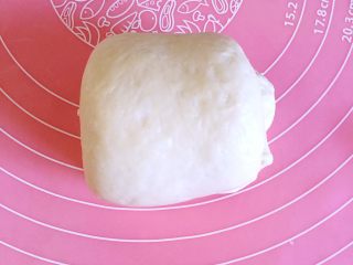 9、羊奶吐司,卷好。