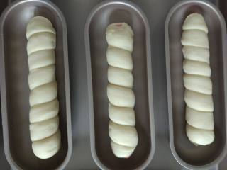 8、热狗面包,將所有面团都整形完