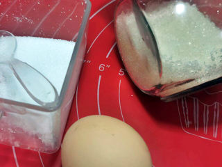 1、奶酪饼,白糖，盐，鸡蛋