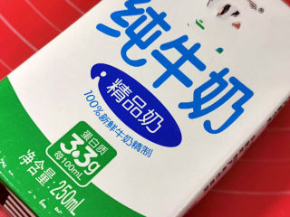 3、奶酪饼,牛奶