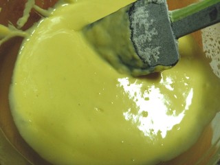 9、蒸酸奶蛋糕,翻拌至顺滑，无颗粒状态即可