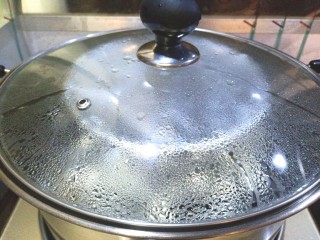 16、蒸酸奶蛋糕,水烧开，上锅中蒸30分钟，焖3分钟