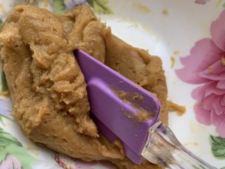 10、Churros~吉事果/吉拿棒/吉拿果~“西班牙油条”,我将全蛋液分了3次加入,搅拌均匀。