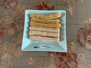 14、Churros~吉事果/吉拿棒/吉拿果~“西班牙油条”,这一盘是200°C 15分钟。具体温度、时间要看每个烤箱的脾气。