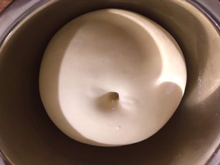 5、最爱面包+杏仁面包,用手粘面粉，按下面不回缩就好了