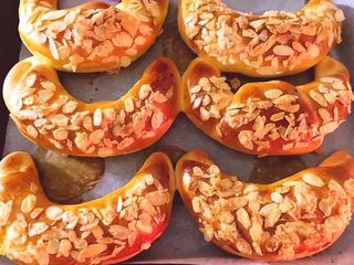 11、最爱面包+杏仁面包,烤箱预热150度，烤20分钟