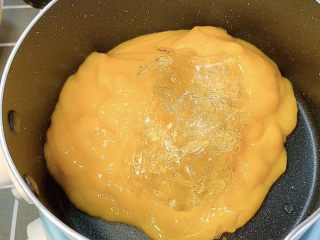 8、芒果慕斯蛋糕,200克果泥，加15克吉利丁，小火搅拌至完全融化