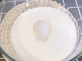 10、芒果慕斯蛋糕,150克奶油，加30克砂糖