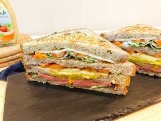 16、巨无霸早餐三明治????,对半切开就好啦！