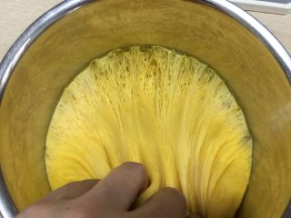 7、南瓜汉堡包,面团内部出现蜂窝状