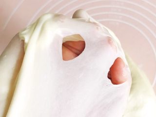 5、早餐+一次性发酵牛角肉松面包（无糖低油）,破洞处无锯齿，已经达到完全阶段了