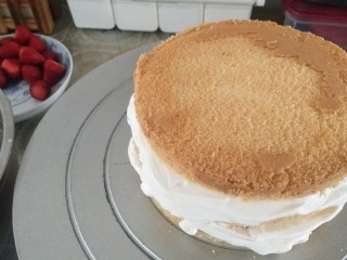 8、鲜花皇冠蛋糕,共三层