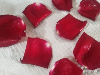 14、鲜花皇冠蛋糕,吸纸吸干