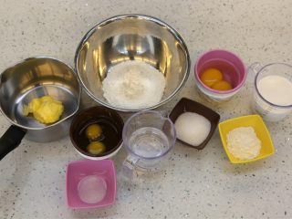 1、卡士达泡芙,1.准备好材料