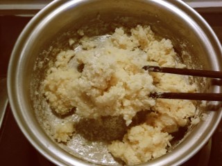 4、奶油炸糕,面已烫熟  关火