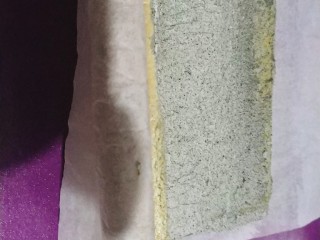 32、黑芝麻蛋糕卷,放开手往上卷它；