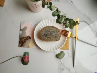 37、黑芝麻蛋糕卷,切块