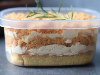 14、咸蛋黄肉松盒子蛋糕,成品图