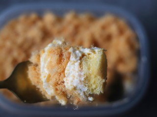 15、咸蛋黄肉松盒子蛋糕,来一口吧