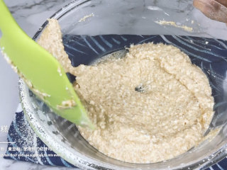 4、低脂低糖｜日式豆腐戚风蛋糕,使用刮刀切拌均匀