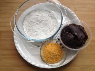 1、豆沙糯米饼,备好所需食材