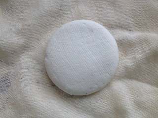 7、豆沙糯米饼,揭开纱布就是一个小圆饼