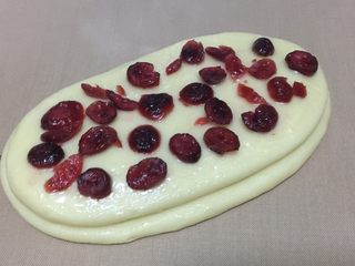12、蔓越莓椰蓉千层吐司,再铺一层蔓越莓