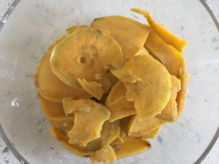 3、芝士地瓜球,捞出